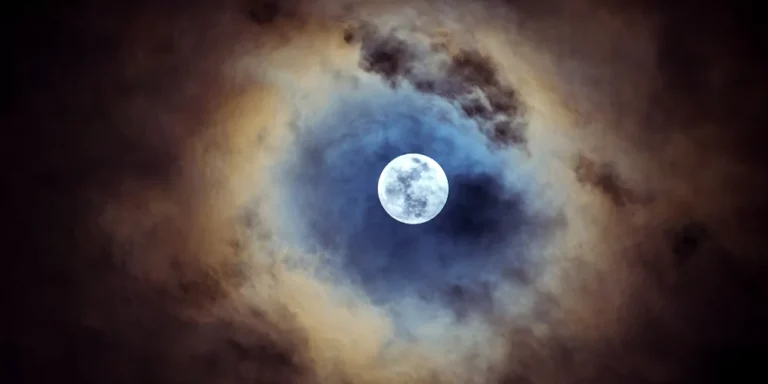 পূর্ণিমার চাঁদ নিয়ে ক্যাপশন